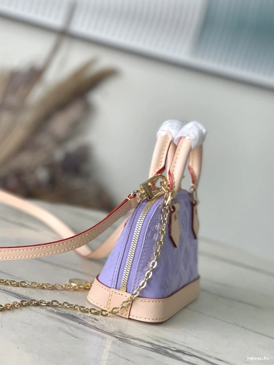 LOUIS Nano Alma-18*12*8cm VUITTON 0301